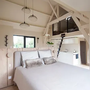 https://le-pave-de-la-croix-blanche.lillehotels.org